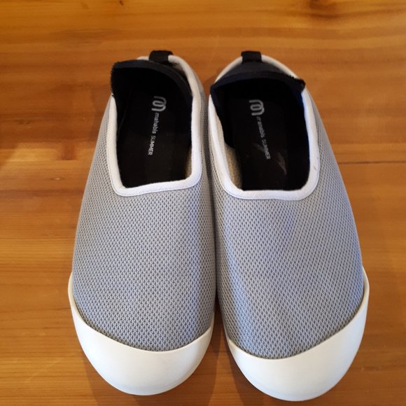 Mahabis Slip Ons - Like New!  - Size 7 -Grey and White - Picture 2 of 6